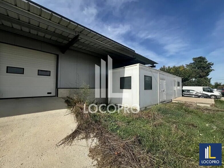 Local d’activités dans Cavaillon à louer - Photo de l’immeuble – Image 2 sur 8