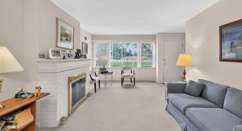 11147 Olive Blvd, Saint Louis, MO à vendre - Photo intérieure – Image 2 sur 22