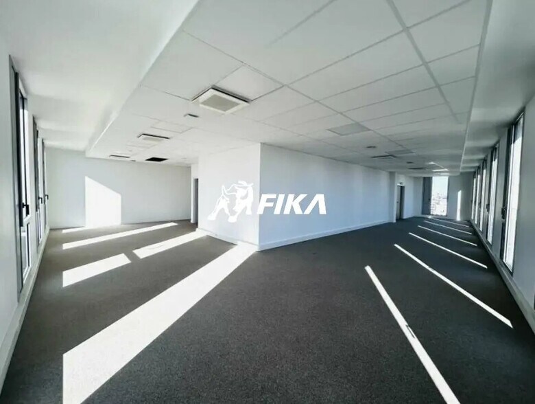 Bureau dans Bordeaux à louer - Photo de l’immeuble – Image 2 sur 16