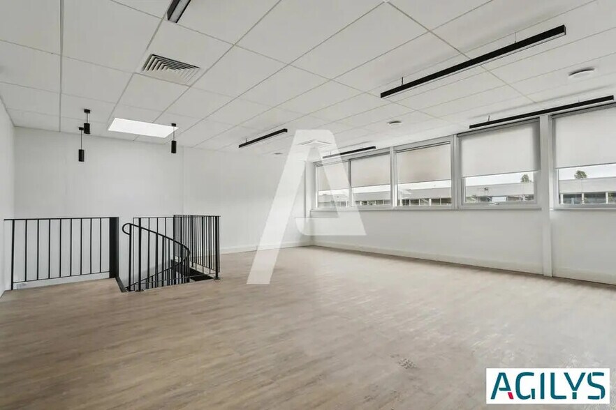 Local d’activités dans Bonneuil-sur-Marne à louer - Photo de l’immeuble – Image 2 sur 6