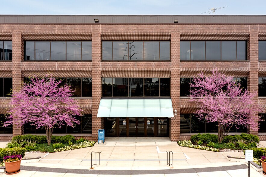 1200 Jorie Blvd, Oak Brook, IL à louer - Photo de l’immeuble – Image 3 sur 24