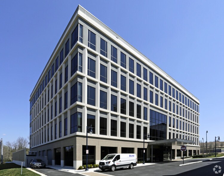 251 National Harbor Blvd, Oxon Hill, MD à louer - Photo de l’immeuble – Image 3 sur 6