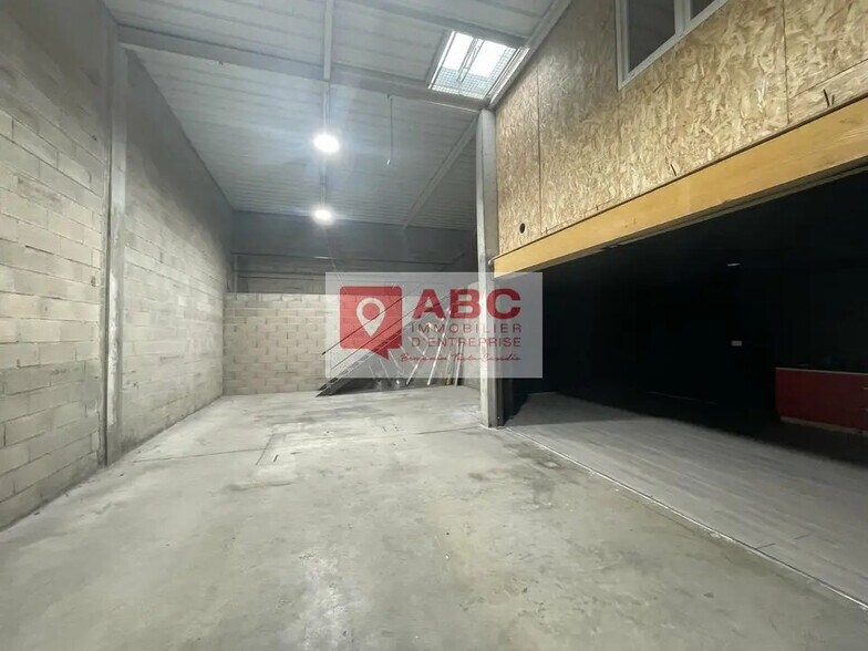 Local d’activités dans Vendargues à louer - Photo de l’immeuble – Image 1 sur 5