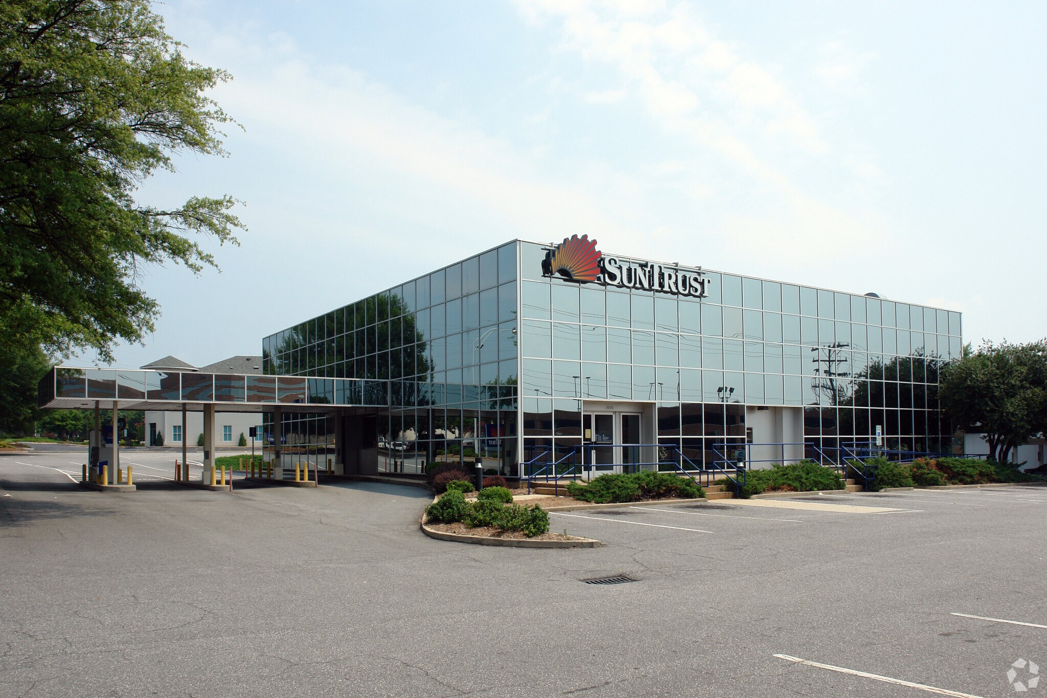 2006 S Hawthorne Rd, Winston-Salem, NC à louer Photo principale– Image 1 sur 5