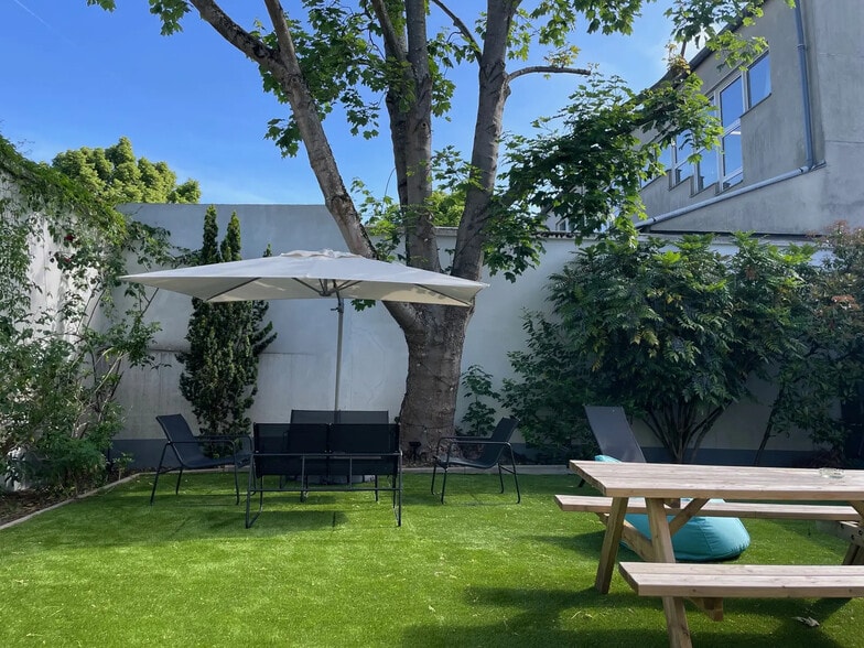 35 Rue Des Chantiers, Versailles à louer - Photo de l’immeuble – Image 2 sur 3