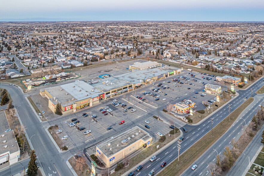 12104 137th Ave NW, Edmonton, AB à vendre - Aérien – Image 3 sur 5