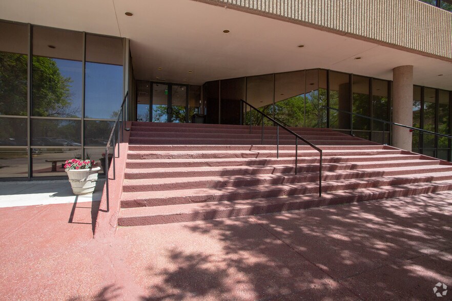 9725 E Hampden Ave, Denver, CO à louer - Photo de l’immeuble – Image 2 sur 21