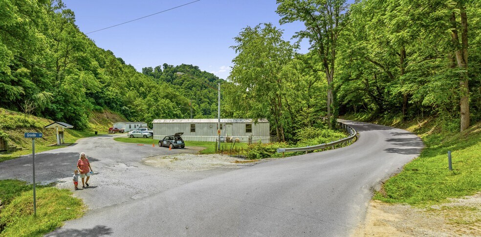 548 Harolds Branch Rd, Pikeville, KY à vendre - Photo de l’immeuble – Image 3 sur 6