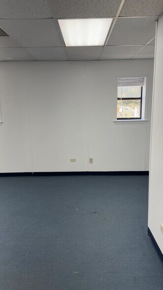 1620 Dean Forest Rd, Savannah, GA à louer - Vidéo sur l’annonce professionnelle – Image 2 sur 24