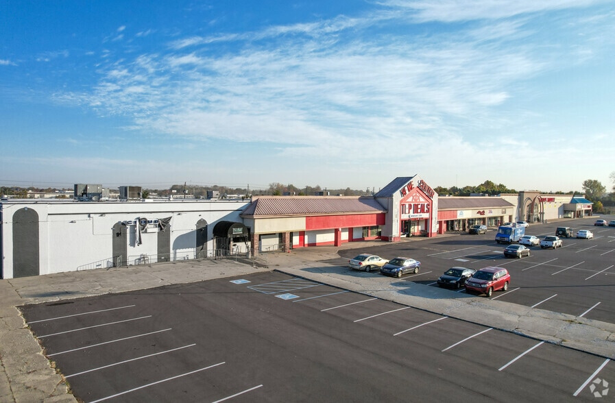 5074-5206 W 38th St, Indianapolis, IN à louer - Photo principale – Image 3 sur 12