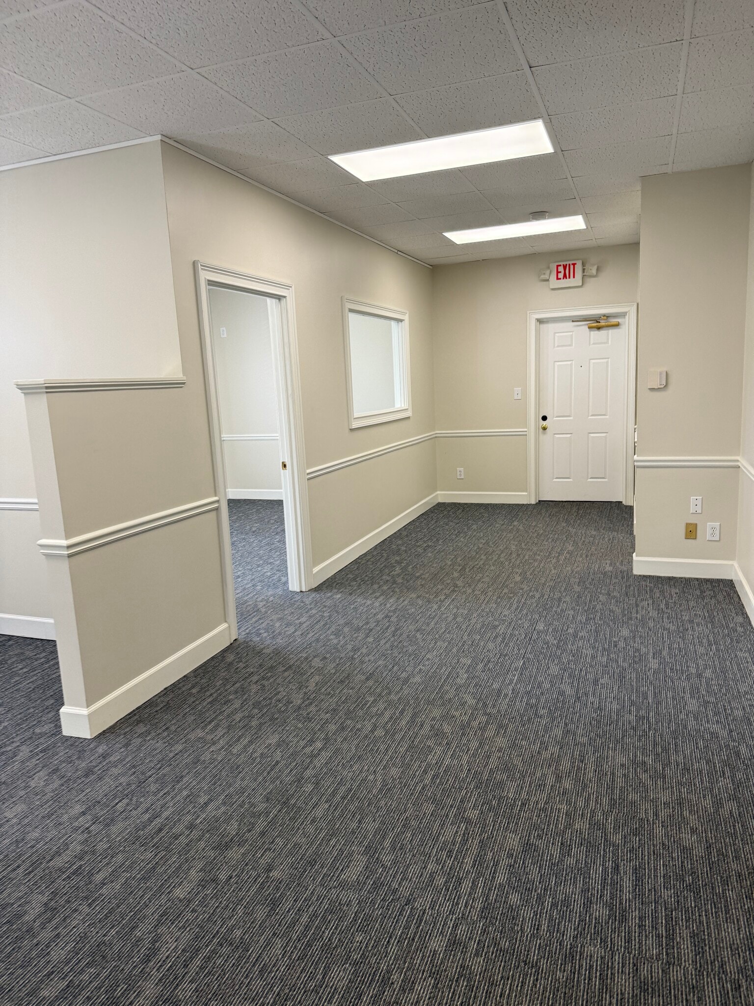 6111 Peachtree Dunwoody Rd NE, Atlanta, GA à louer Photo intérieure– Image 1 sur 5