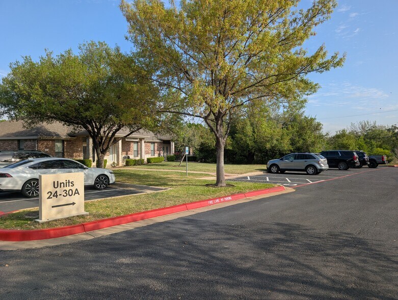 3000 Joe Dimaggio Blvd, Round Rock, TX à louer - Photo de l’immeuble – Image 2 sur 9
