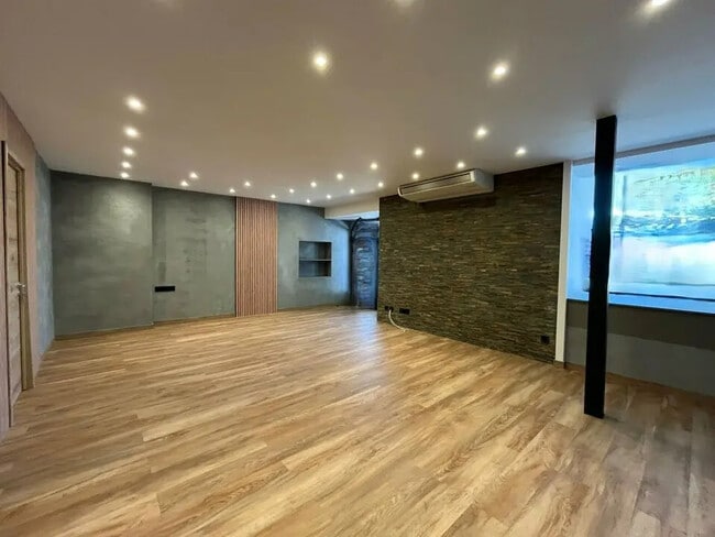 Plus de détails pour Local commercial à louer