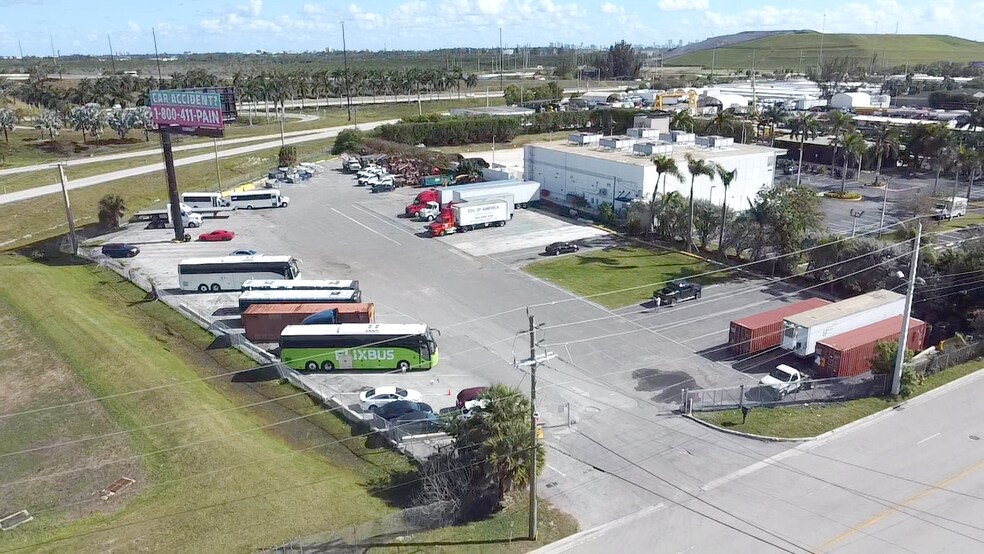 3030 Burris Rd, Davie, FL à louer - Photo principale – Image 1 sur 5