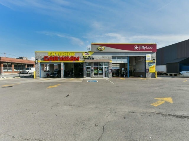 355 Rexdale Blvd, Toronto, ON à vendre - Photo de l’immeuble – Image 3 sur 24