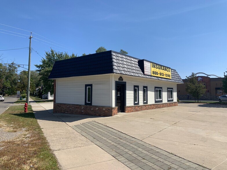 21950 Woodward Ave, Ferndale, MI à louer - Photo de l’immeuble – Image 2 sur 7