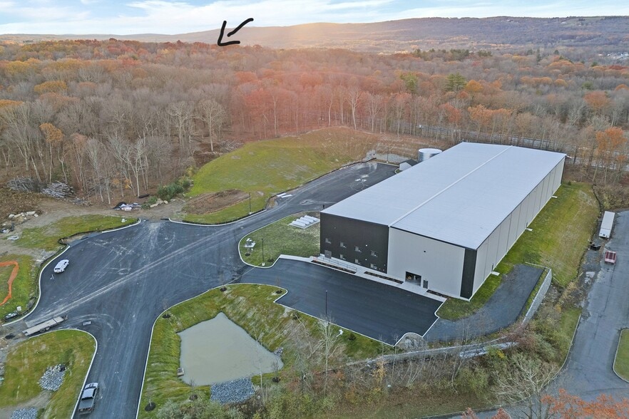4 Distribution Dr, Bloomingburg, NY à vendre - Photo de l’immeuble – Image 3 sur 6