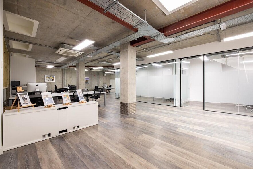 43-45 East Smithfield, Londres à vendre - Photo de l’immeuble – Image 3 sur 31