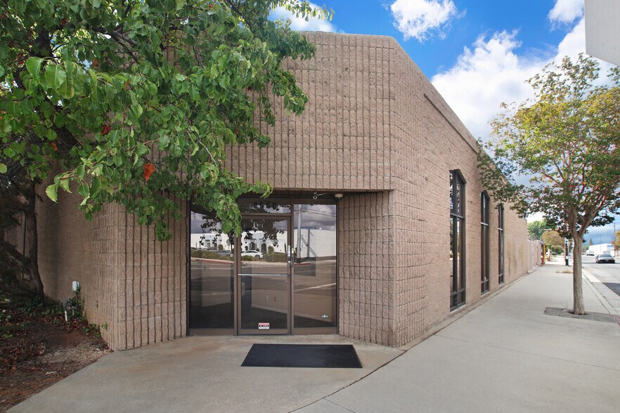 9660 Lurline Ave, Chatsworth, CA à louer - Photo de l’immeuble – Image 2 sur 9