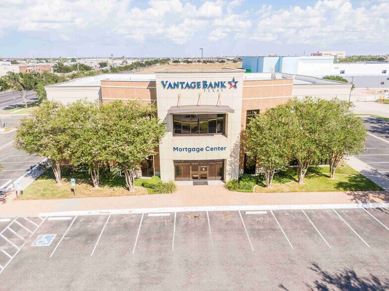 1524 N Mccoll St, McAllen, TX à louer - Photo de l’immeuble – Image 1 sur 4