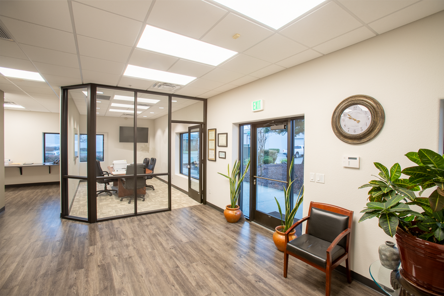 1691 Zachi Way, Redding, CA à vendre - Photo de l’immeuble – Image 3 sur 34