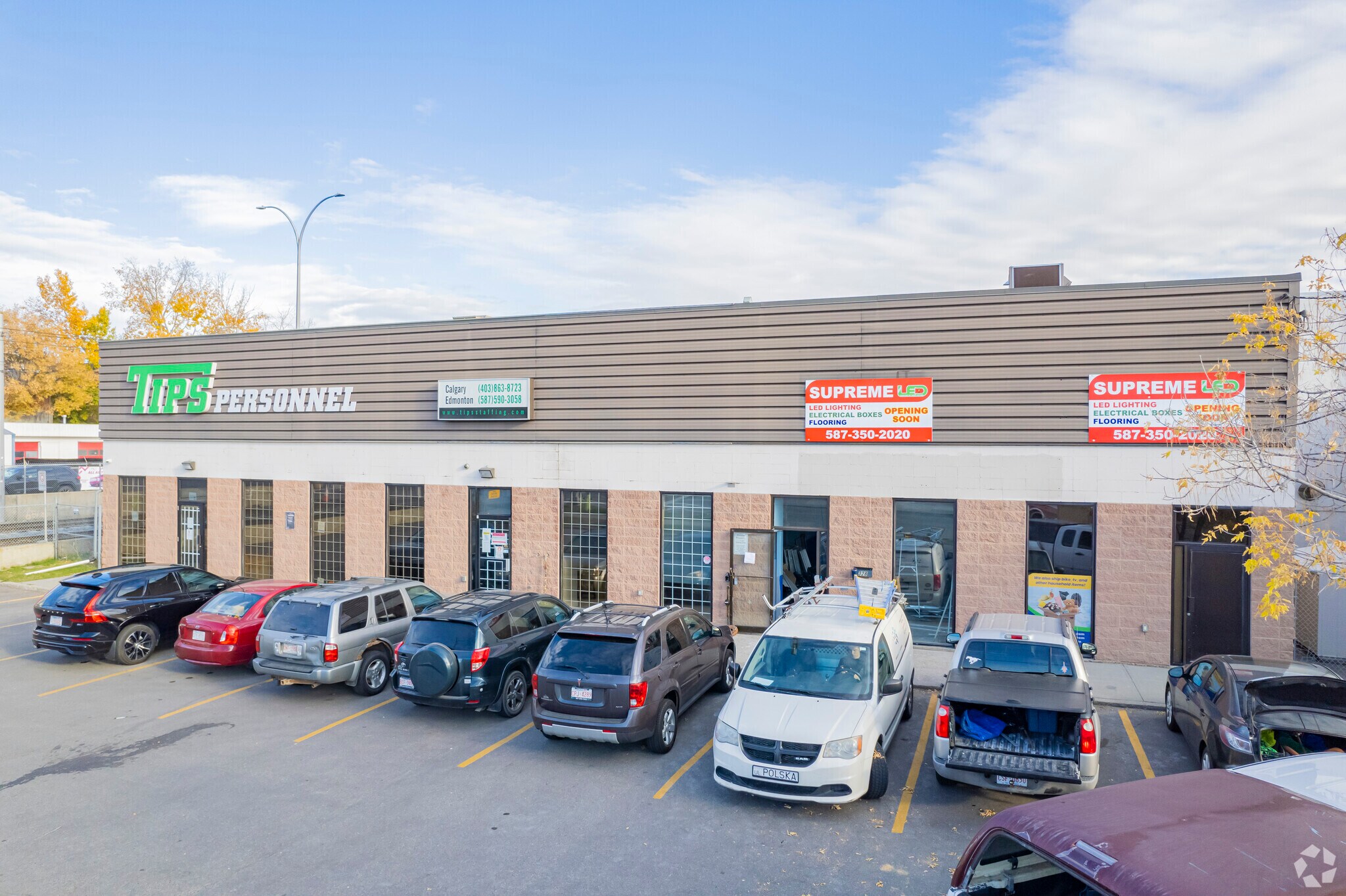324-328 39 Av SE, Calgary, AB à louer Photo principale– Image 1 sur 3