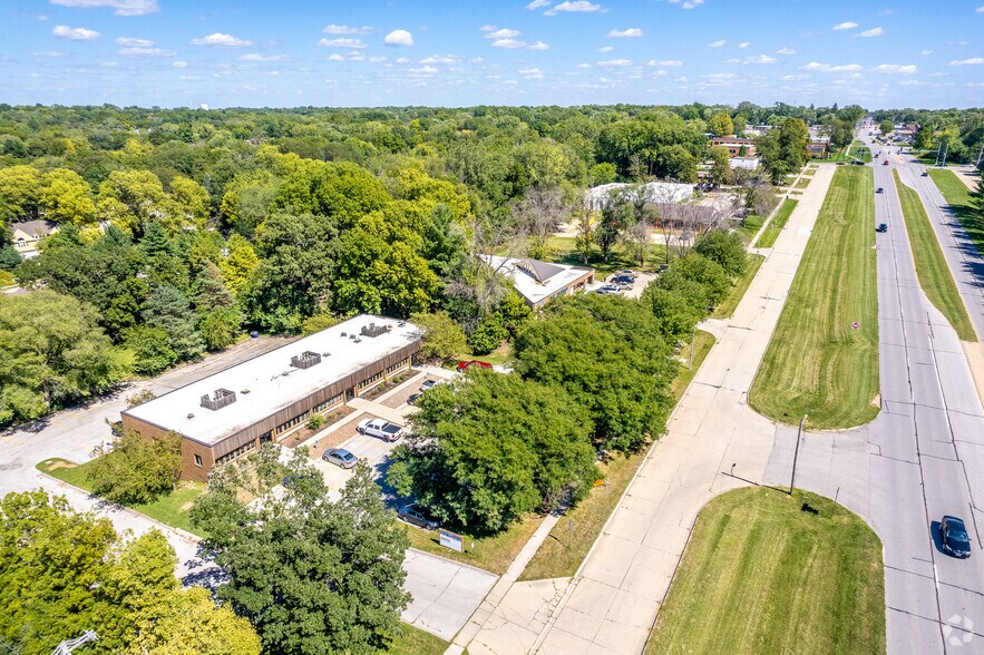 7177 Hickman Rd, Urbandale, IA à vendre - Aérien – Image 3 sur 15