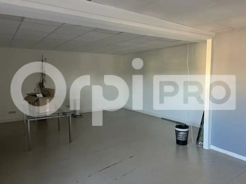 Local d’activités dans Périgny à louer - Photo de l’immeuble – Image 3 sur 3