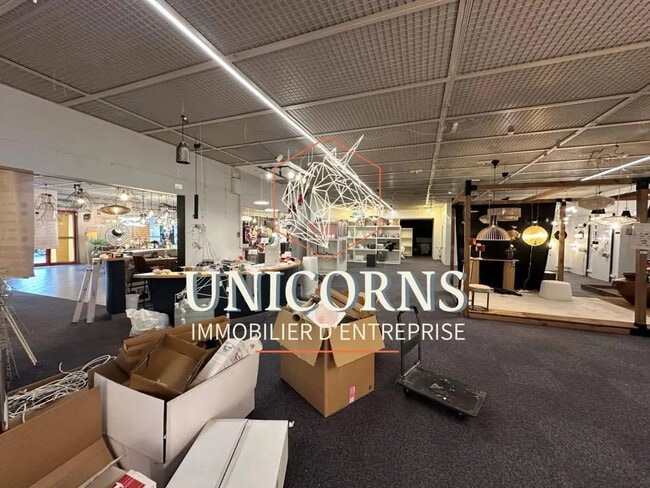 Plus de détails pour 2 Rue Voltaire, Montauban - Local commercial à louer