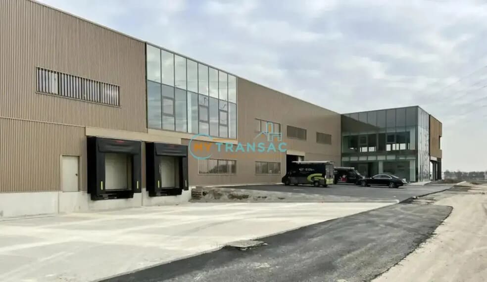 Local d'activités dans Tremblay-en-France à vendre - Photo de l’immeuble – Image 1 sur 7