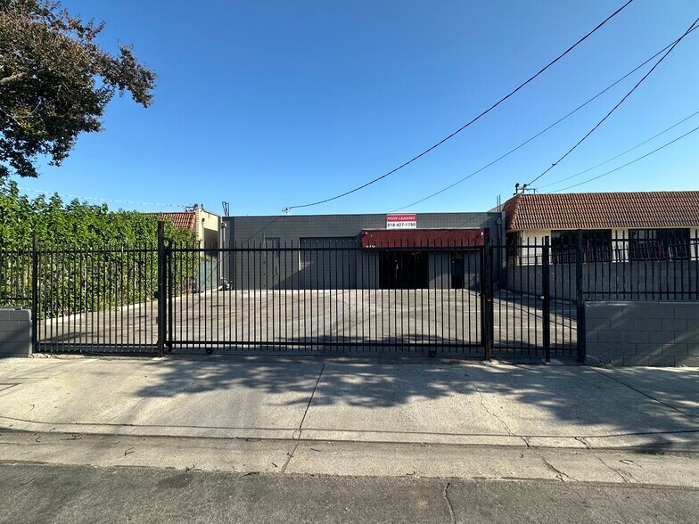 16134 Valerio St, Van Nuys, CA à louer - Photo de l’immeuble – Image 3 sur 18