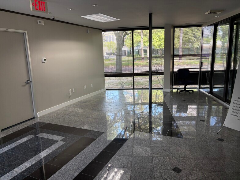 5295 Hollister St, Houston, TX à vendre - Photo de l’immeuble – Image 3 sur 18