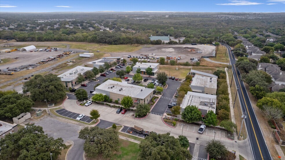 9811 S IH-35, Austin, TX à louer - Photo de l’immeuble – Image 3 sur 5