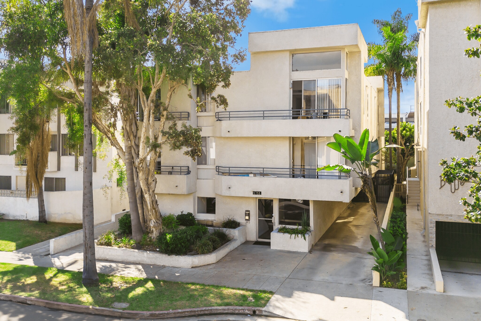 1751 S Bentley Ave, Los Angeles, CA à vendre Photo de l’immeuble– Image 1 sur 20