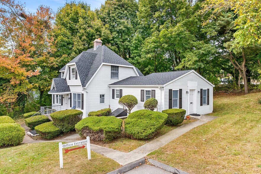 143 Boston Post Rd, Waterford, CT à louer - Photo principale – Image 1 sur 18