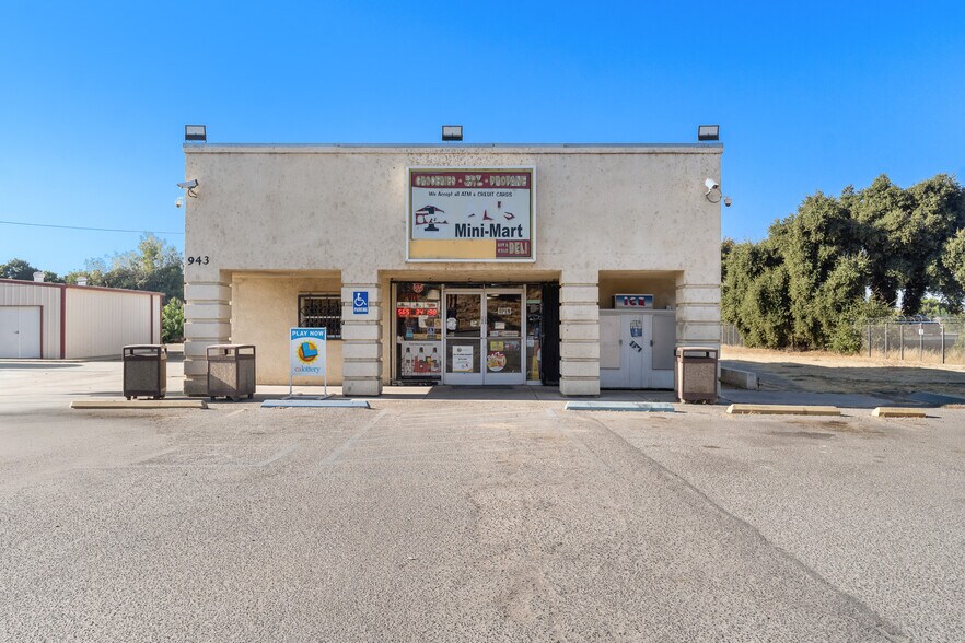 943 W Westfield Ave, Porterville, CA à vendre - Photo de l’immeuble – Image 2 sur 14