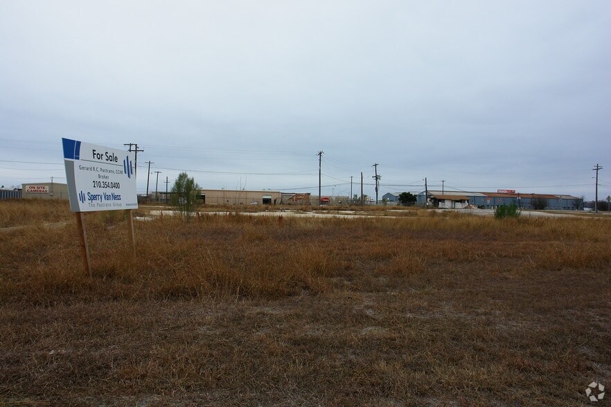 S I-35 Fwy, San Marcos, TX à vendre - Photo de l’immeuble – Image 2 sur 8