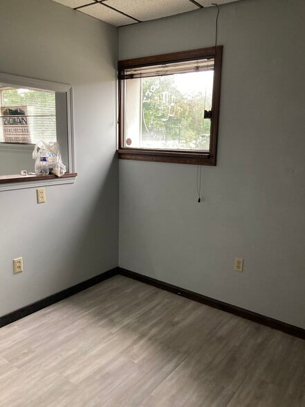 1749 S Raccoon Rd, Youngstown, OH à louer - Photo de l’immeuble – Image 3 sur 8