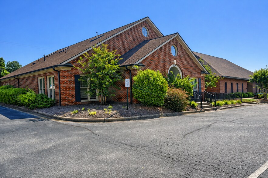 219 Le Phillip Ct, Concord, NC à louer - Photo de l’immeuble – Image 2 sur 30