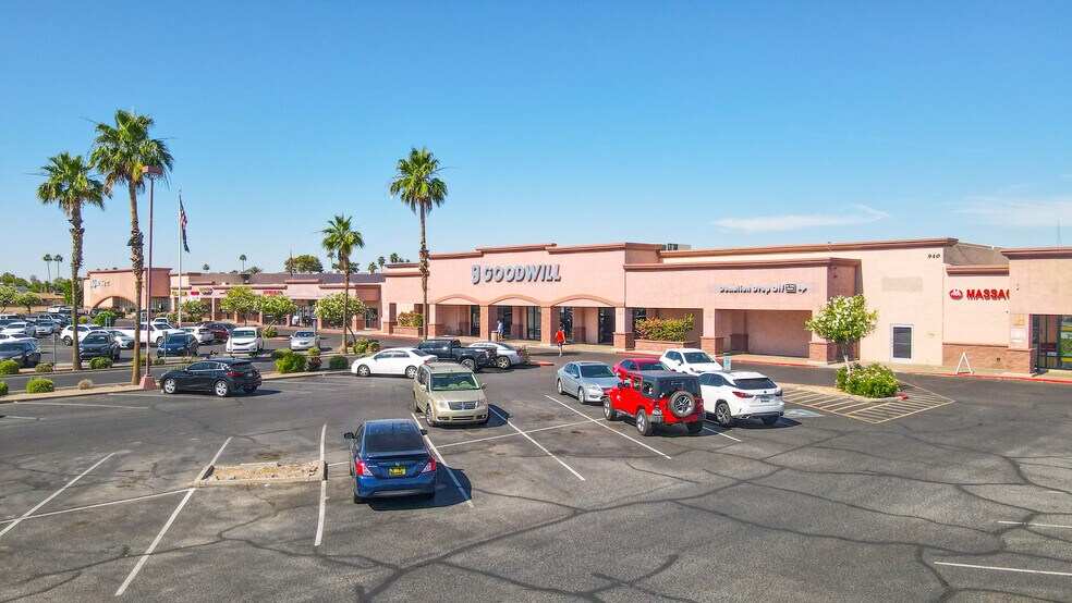 940 N Alma School Rd, Chandler, AZ à louer - Photo de l’immeuble – Image 3 sur 9