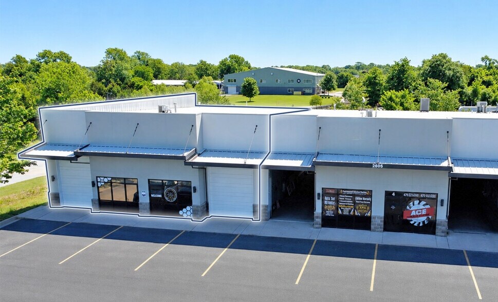 2605 W Storage Parkway Rd, Rogers, AR à louer - Photo de l’immeuble – Image 1 sur 11