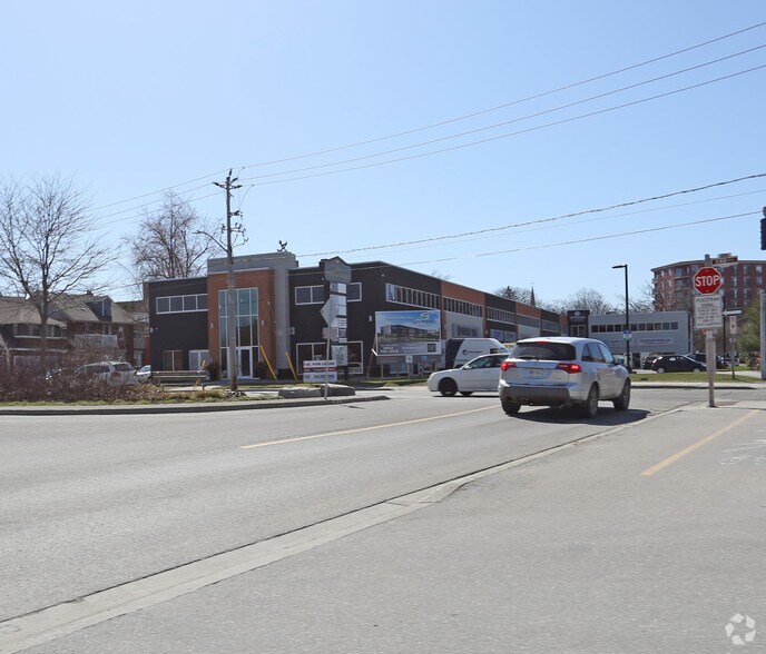 55 Erb St E, Waterloo, ON à louer - Photo de l’immeuble – Image 2 sur 6
