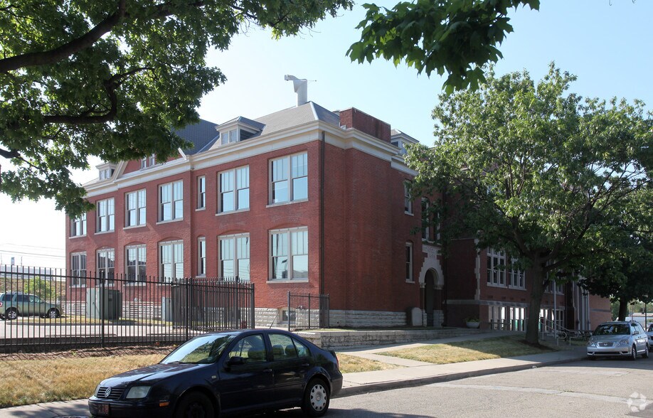 407 N Fulton St, Indianapolis, IN à louer - Photo de l’immeuble – Image 2 sur 6