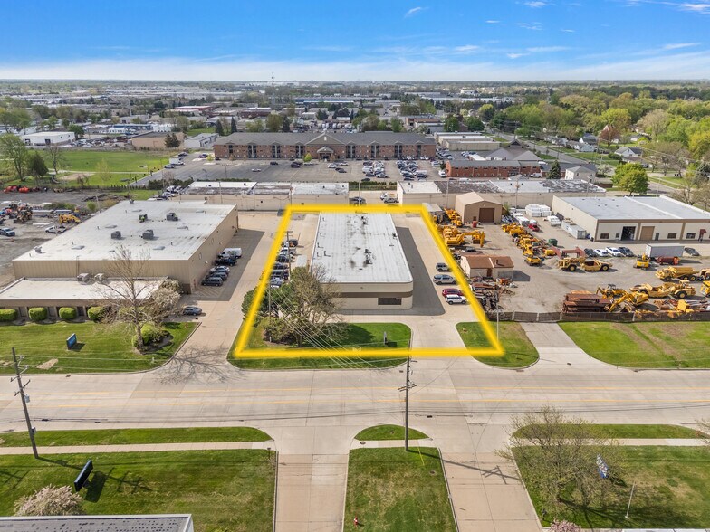 6560 19 1/2 Mile Rd, Sterling Heights, MI à louer - Photo de l’immeuble – Image 2 sur 5