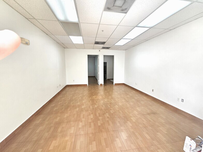 3408 W 84th St, Hialeah, FL à louer - Hall d’entrée – Image 2 sur 15