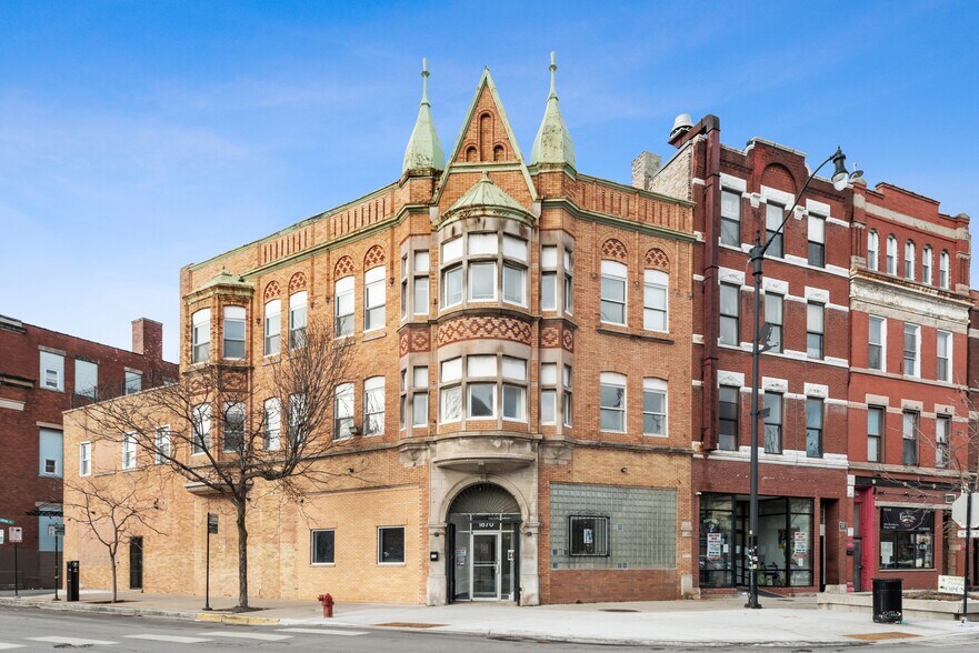 1870 S Blue Island Ave, Chicago, IL à vendre - Photo de l’immeuble – Image 2 sur 27