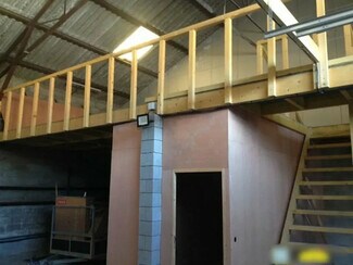 Plus de détails pour Local d'activités à louer