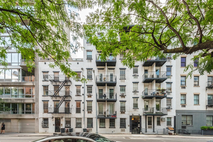 446 - 450 West 19th Street portefeuille de 2 biens à vendre sur LoopNet.fr - Photo de l’immeuble – Image 1 sur 17