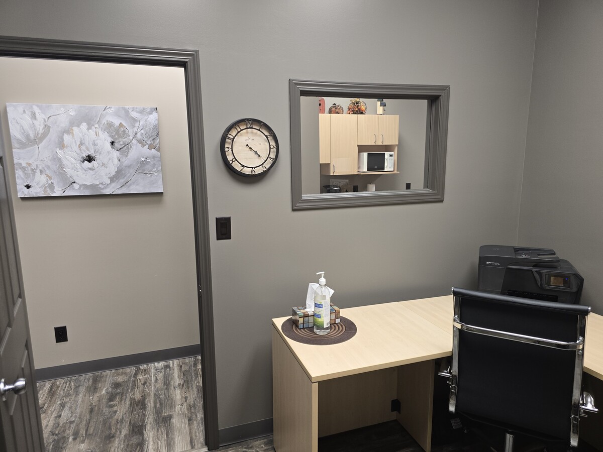 5108 52 St, Red Deer, AB T4N 6Y4 - Lot 1 - - Photo intérieure - Image 1 of 28