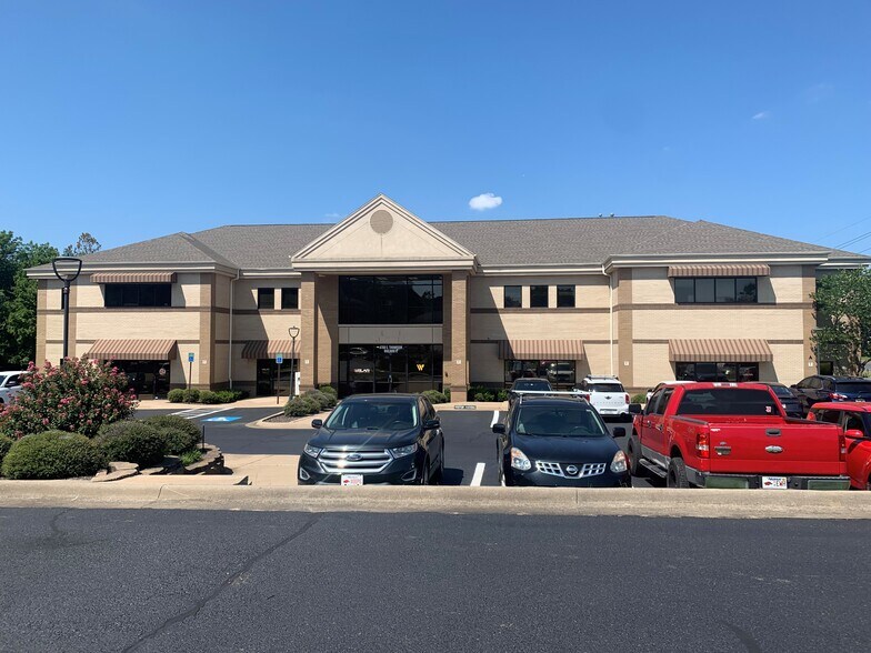 Country Club Center portefeuille de 3 biens à vendre sur LoopNet.fr - Photo principale – Image 1 sur 4